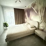 شقة Mieszkanie Z Ogrodkiem رشيشوف