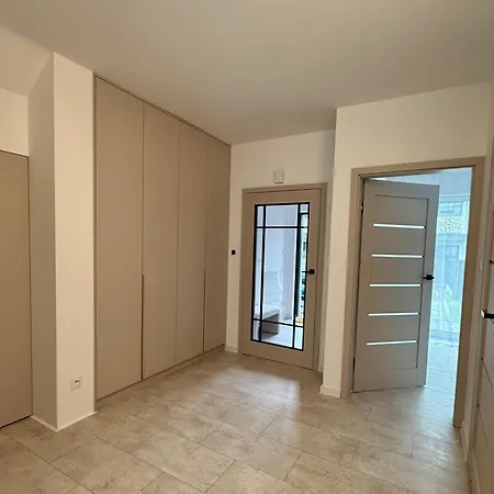 Mieszkanie Z Ogrodkiem * ז'שוב