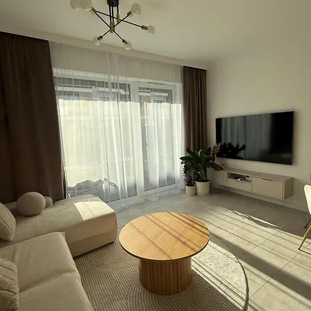 Mieszkanie Z Ogrodkiem *