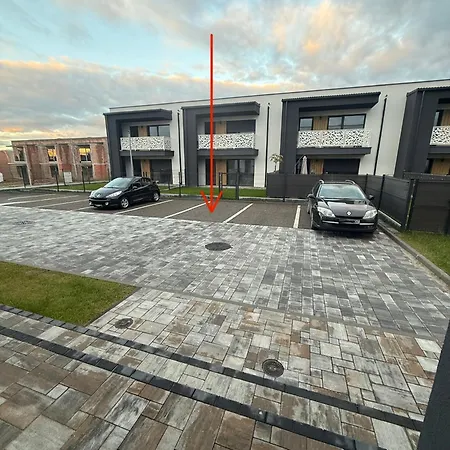 Mieszkanie Z Ogrodkiem * ז'שוב