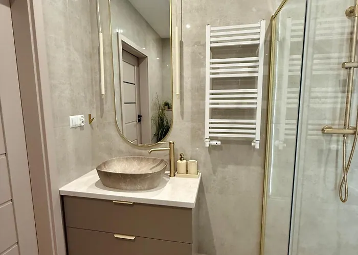 Mieszkanie Z Ogrodkiem *